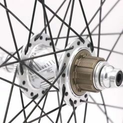 PAIRE DE ROUES PRIDE GRAVITY PRO AERO UD GLOSS DISC - MOYEUX POLISH -Vélos Soldes Boutique paire de roues pride gravity pro aero ud gloss disc moyeux polish 1