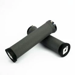 POIGNEE ODI ELITE MOTION NO FLANGE LOCK ON 130 MM GRAPHITE