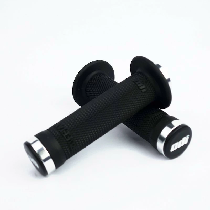 POIGNEES ODI BMX RUFFIAN FLANGE LOCK ON 143 MM BLACKGRIP SILVER 3 POIGNEES ODI BMX RUFFIAN FLANGE LOCK ON 143 MM BLACKGRIP SILVER